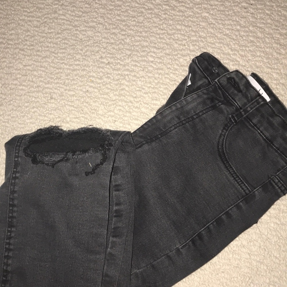 Ripped knee skinny jeans